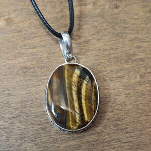 Elegant Tiger's Eye Pendant Necklace